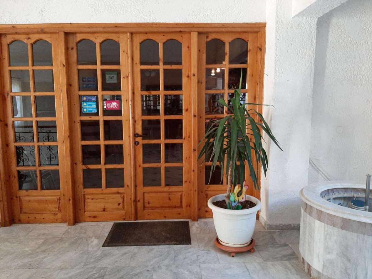 Ostria Hotell Agia Galini Exteriör bild