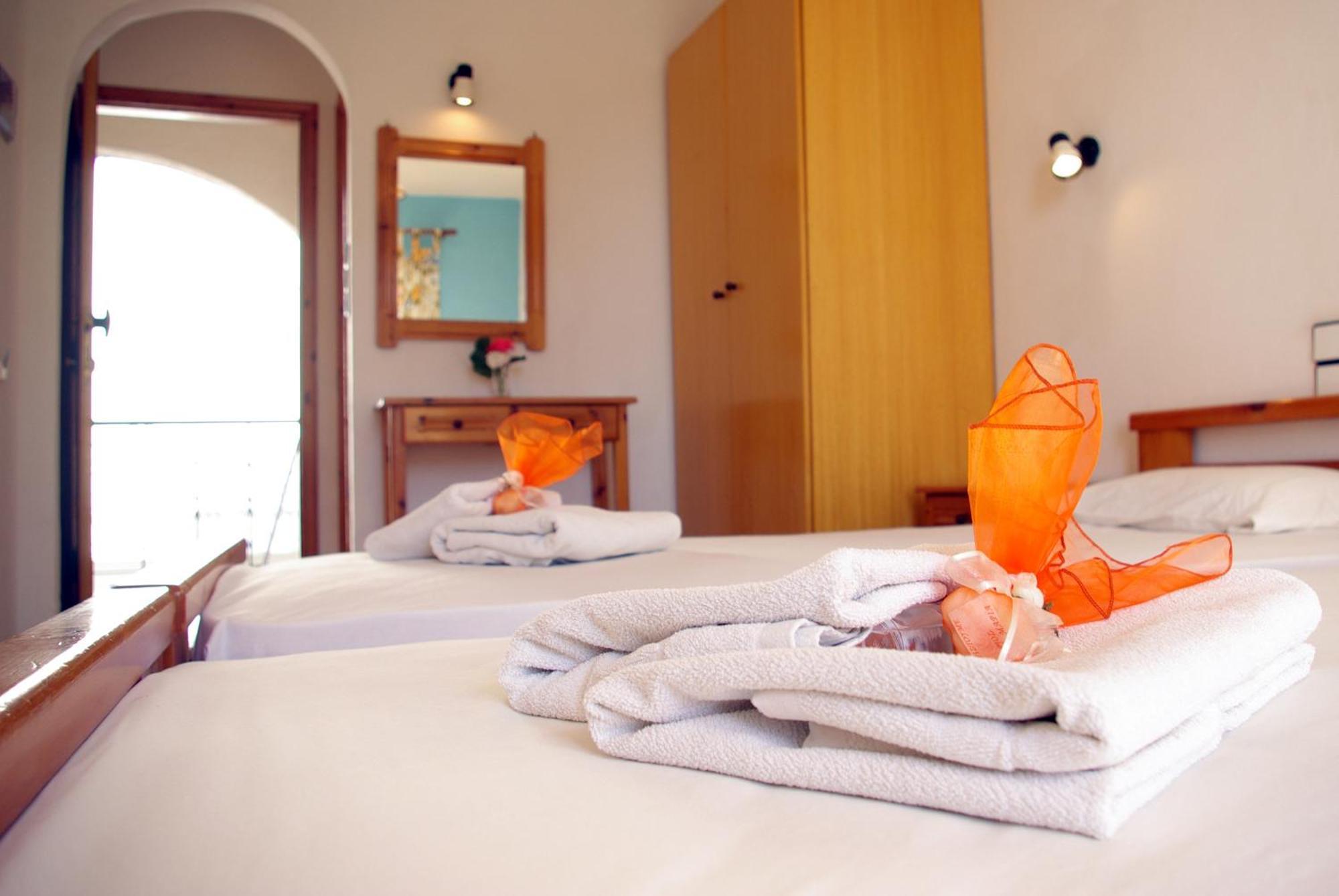 Ostria Hotell Agia Galini Exteriör bild
