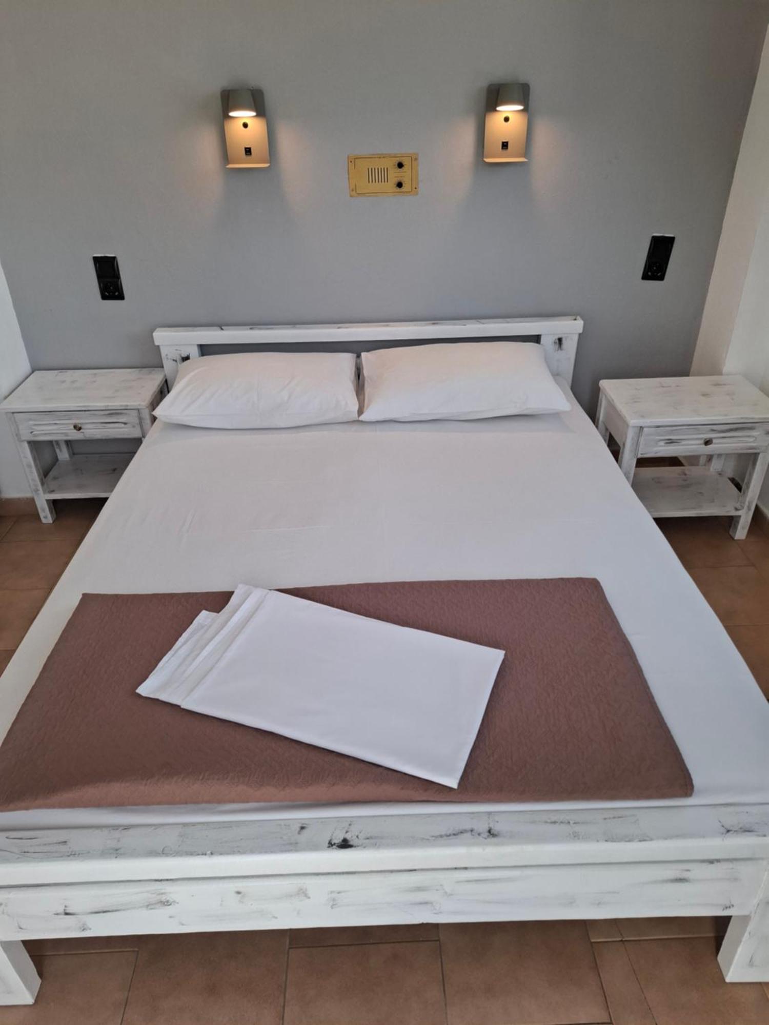 Ostria Hotell Agia Galini Exteriör bild