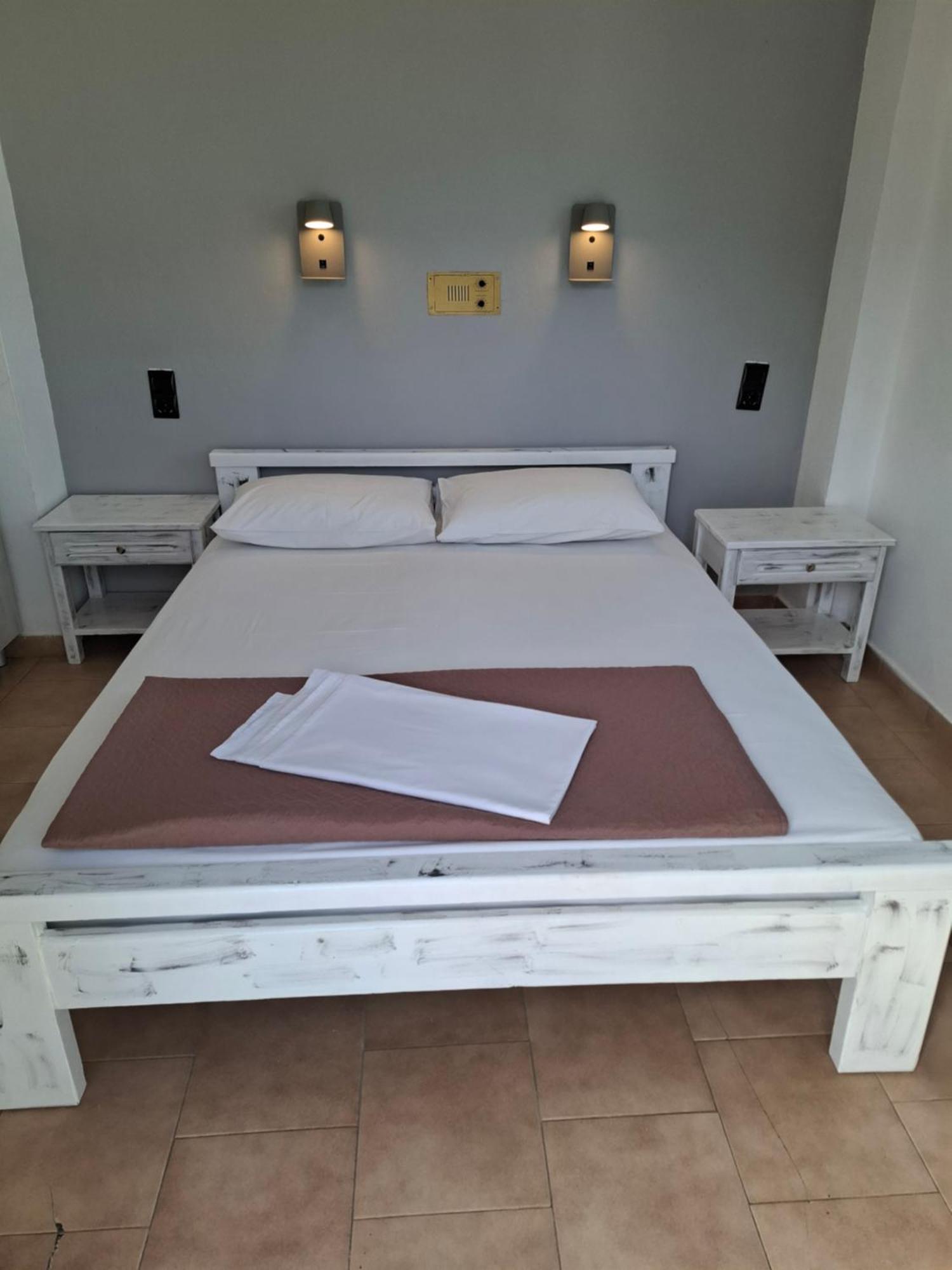 Ostria Hotell Agia Galini Exteriör bild