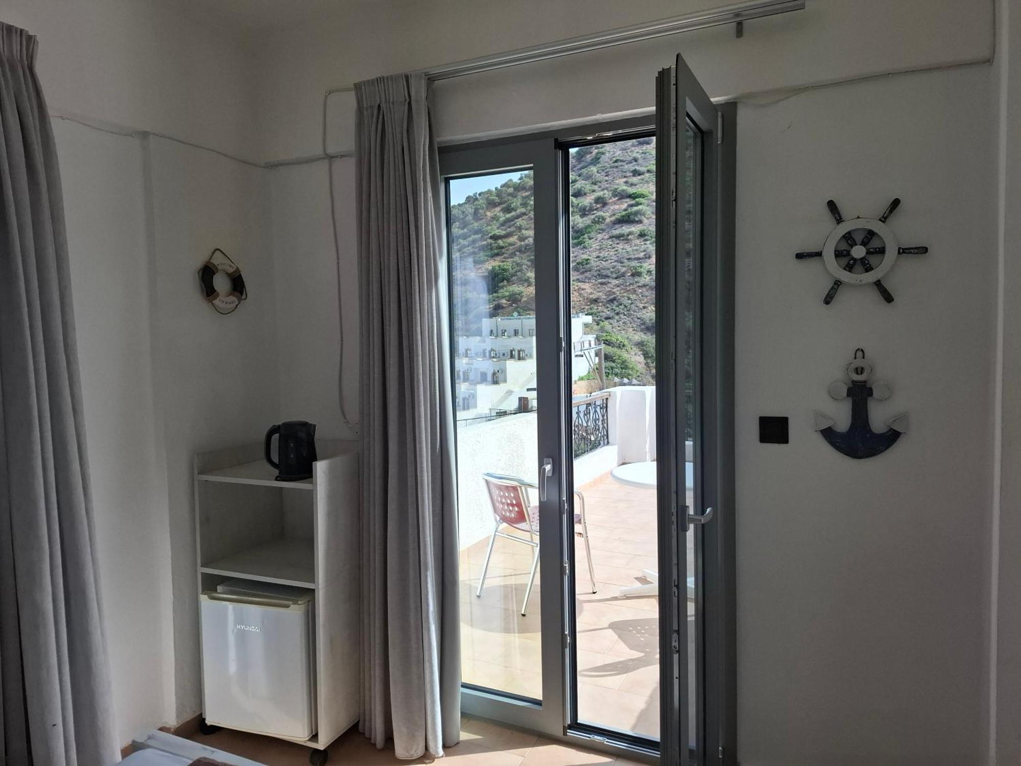 Ostria Hotell Agia Galini Exteriör bild